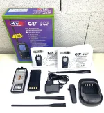 Contenido de la caja del CRT 5CF: walkie, batería, cargador de sobremesa, dos antenas, correa y clip