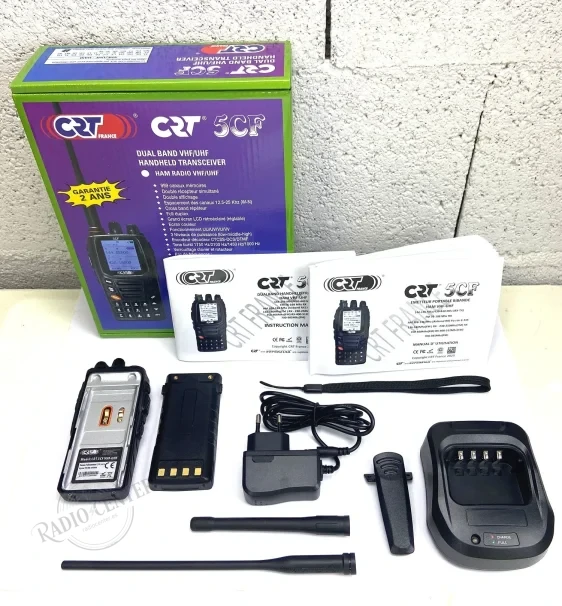 Contenido de la caja del CRT 5CF: walkie, batería, cargador de sobremesa, dos antenas, correa y clip