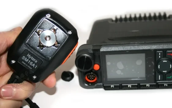 Hytera HM785LG BT UV – Emisora móvil UHF DMR/Analógico con GPS y Bluetooth