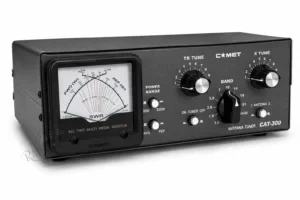 Comet CAT-300 | 1,8 – 56 MHz | 300 W PEP | Red T | Medidor Cruz Retroiluminado