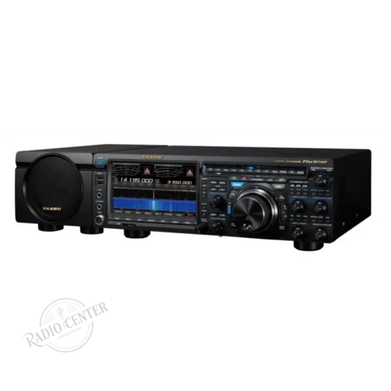 Panel frontal del Yaesu FTDX101MP con pantalla táctil de 7 pulgadas