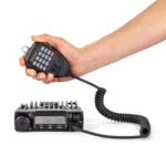 2233_Dynascan_M-6D-U_Emisora-movil-profesional_hand.webp